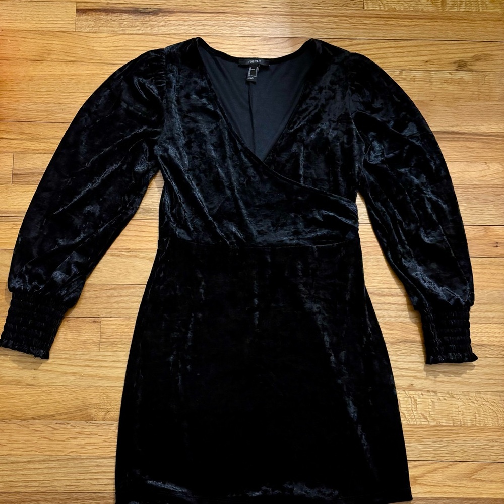 Forever 21 Black Velvet Long Sleeve Dress